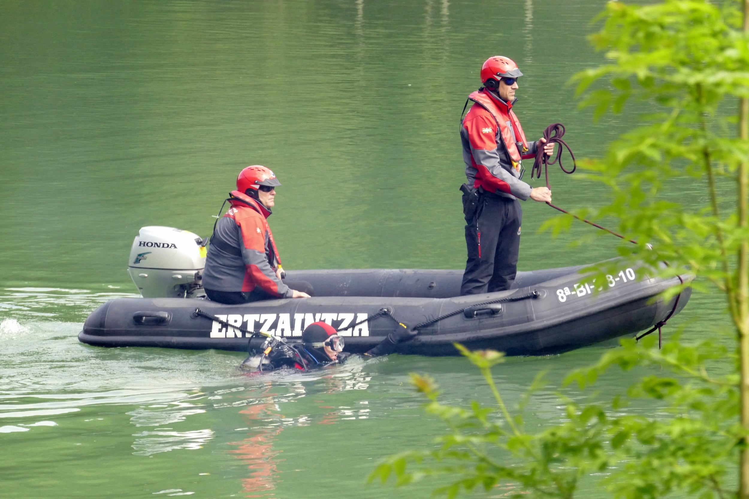 El operativo de búsqueda que se encuentra en el Bidasoa / Foto: Ertzaintza