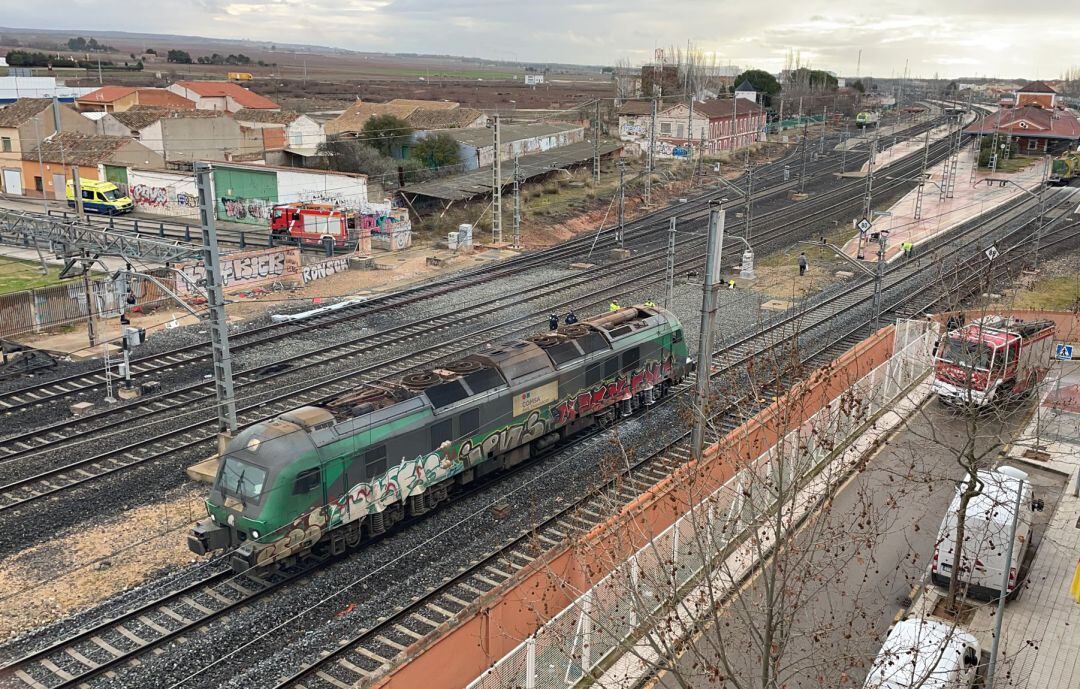 Un incendio en un vagón de tren de mercancías ha contado con la rápida intervención del personal de emergencias este sábado en Alcázar de San Juan