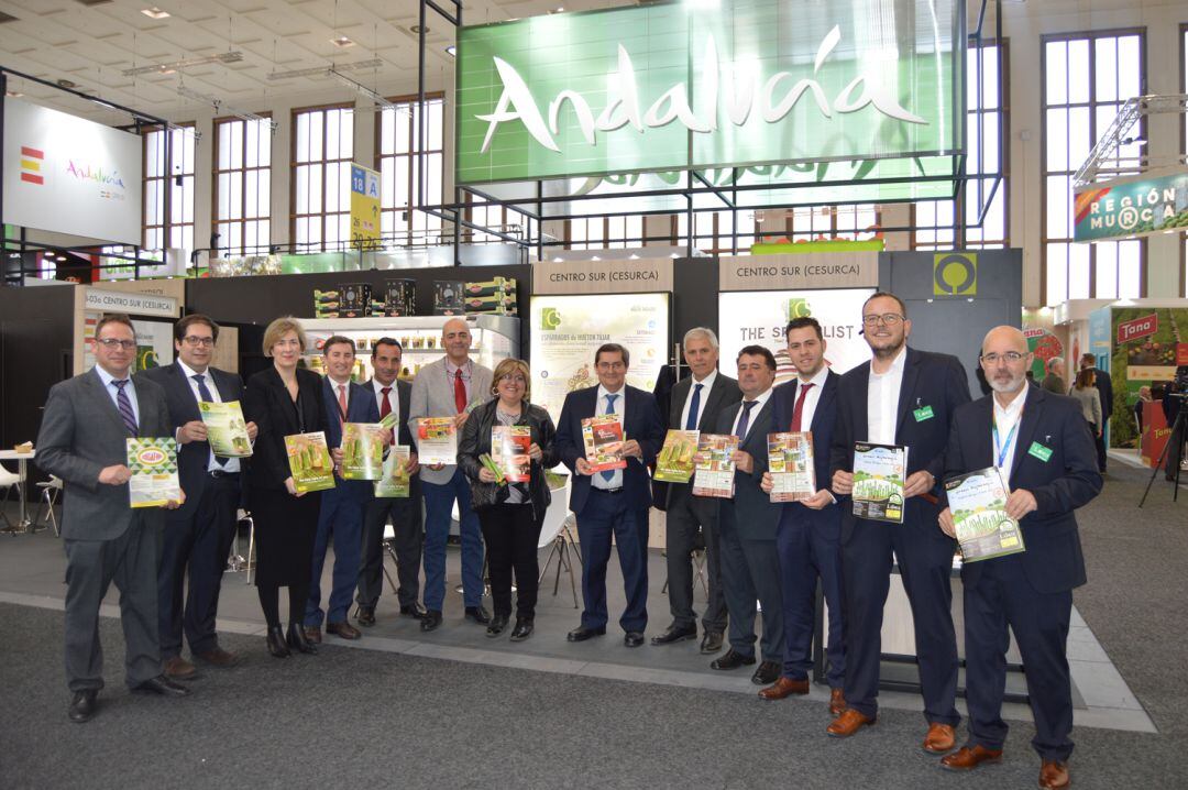 Presentación del catálogo de Cooperativas Agro-Alimentarias de Granada en la feria Fruit Logística de Berlín (Alemania)