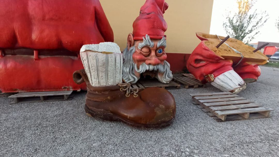 La figura está almacenada por piezas