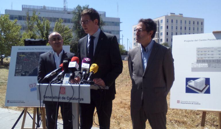 El conseller Mundó durant la seva visita a Tarragona.