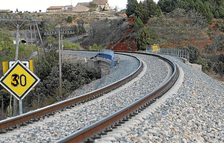 Línea férrea que una el eje Sagunto-Teruel-Zaragoza