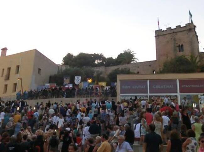 Izada de estandartes.