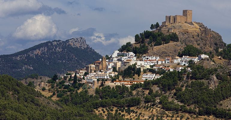 Vista de Segura de la Sierra desde el camino de Gontar.