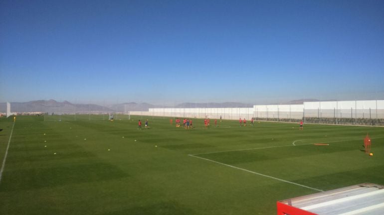 El conjunto rojiblanco entrena en la ciudad deportiva en el norte de la ciudad