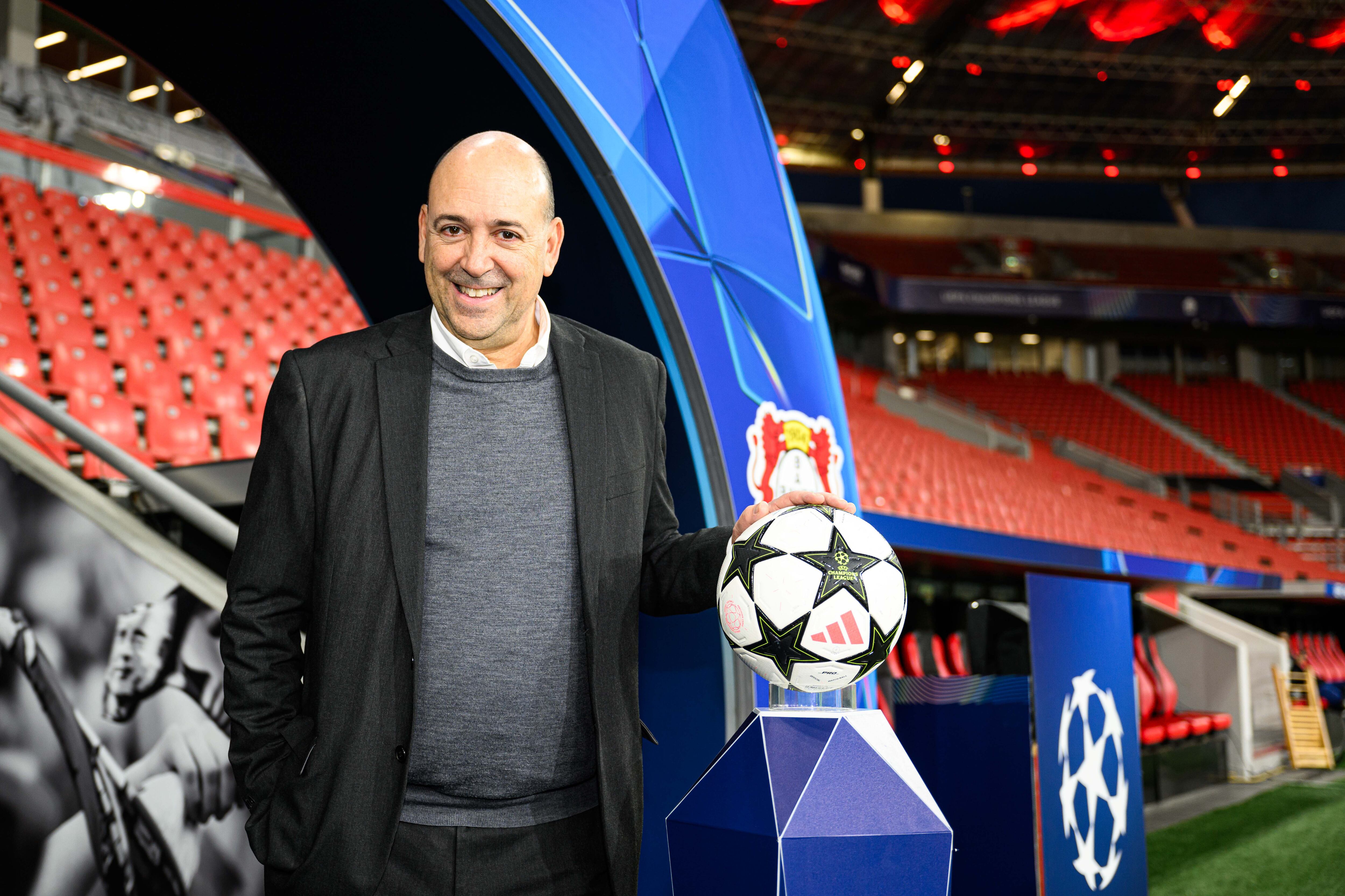 Fernando Carro, CEO del Bayer Leverkusen, en la previa de un partido de Champions
