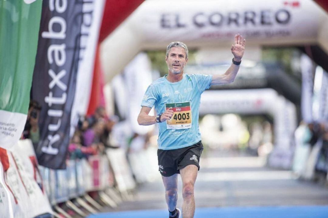 Martín Fiz corriendo su maratón.