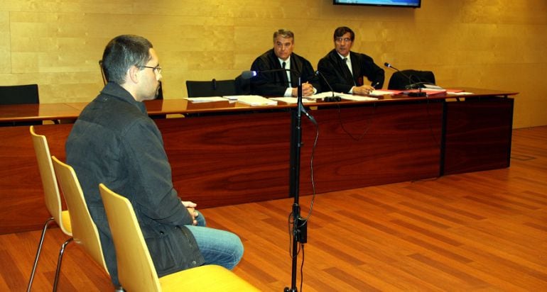 El policia local acusat en un moment del judici.