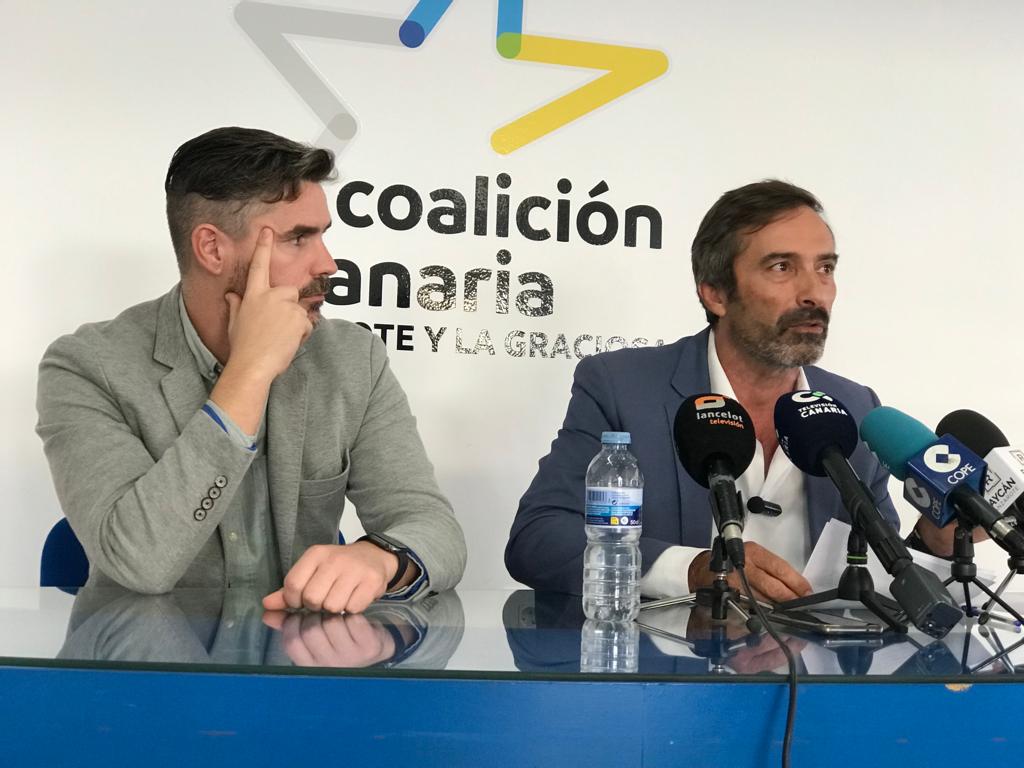 Pedro San Ginés (a la derecha de la imagen) junto a su abogado.