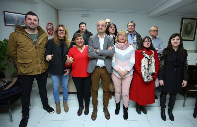 El secretario, Olegario Ramón junto a su ejecutiva