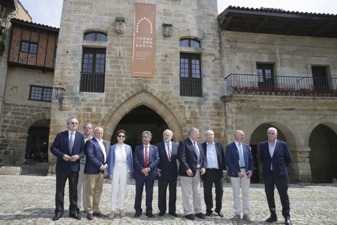 Personalidades del mundo de la cultura y de la política asistieron a la inauguración de la remodelada Torre de Don Borja.