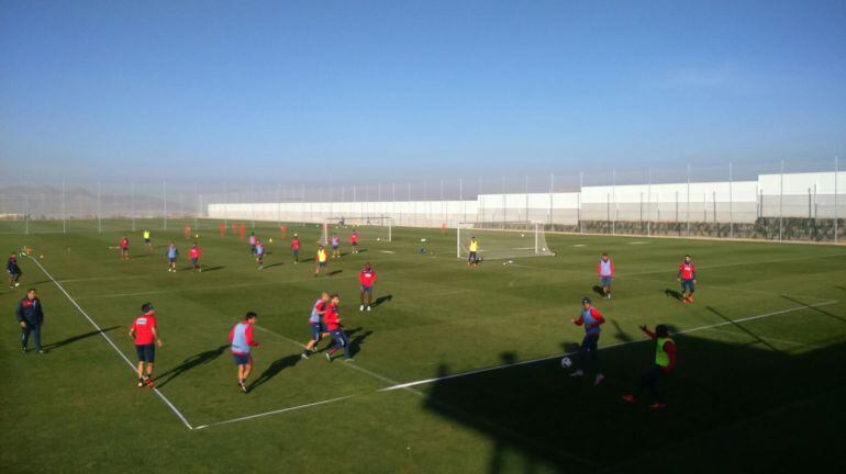 Entrenamiento del Granada CF en su ciudad deportiva