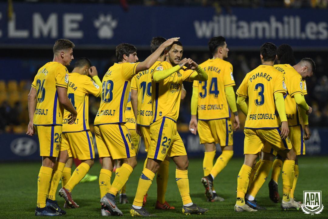 Los jugadores del Alcorcón celebrando un gol