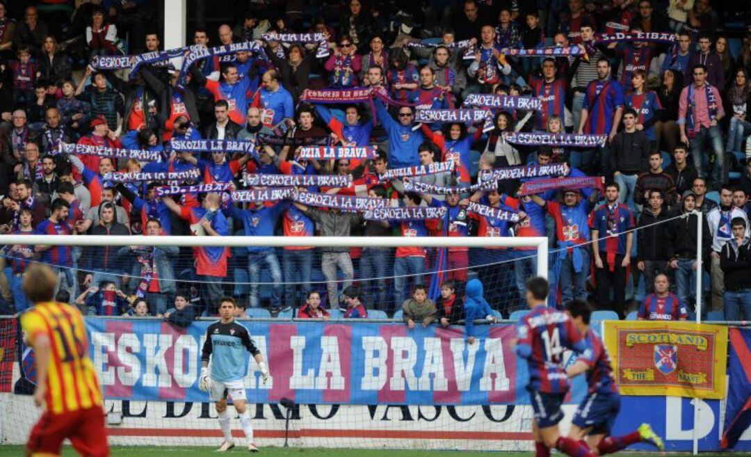 La afición del Eibar ha estado siempre apoyando al equipo