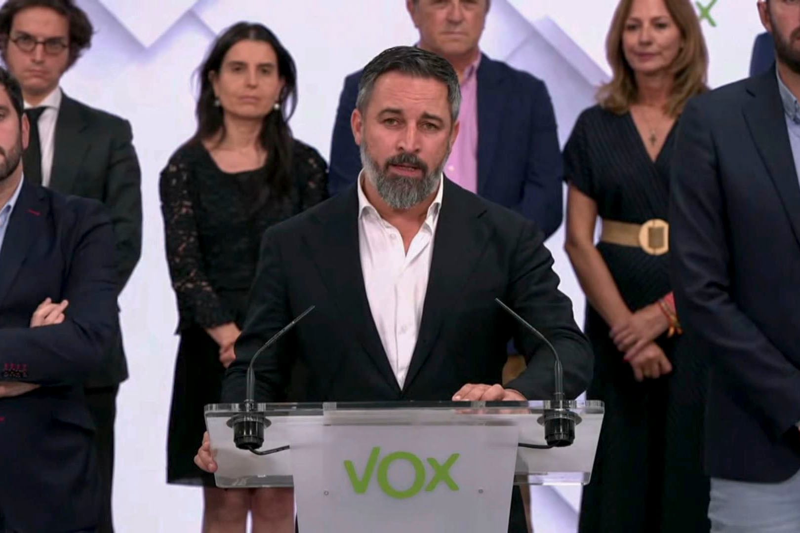 GRAF5622. MADRID, 11/07/2024.- El líder de Vox, Santiago Abascal, anuncia que el Comité Ejecutivo Nacional de Vox ha acordado este jueves salir de todos los gobiernos autonómicos de coalición con el PP debido, según él, a la &quot;agresión&quot; del presidente del PP, Alberto Núñez Feijóo, al &quot;obligar&quot; a las comunidades a aceptar el reparto menores migrantes no acompañados. EFE/ Vox