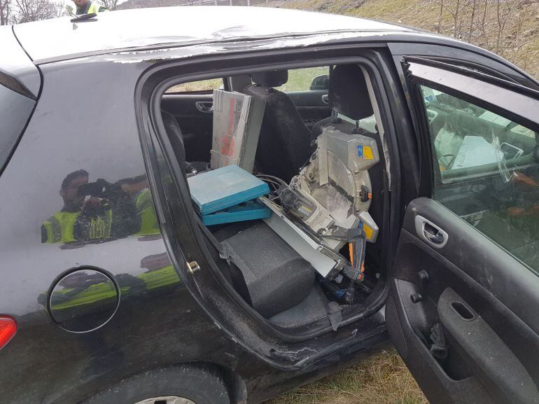 Objetos incautados en el interior del vehículo