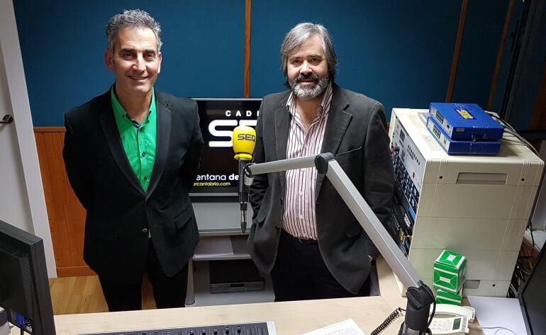 José Angel San Martín y Fernando Collado en un estudio de Radio Santander