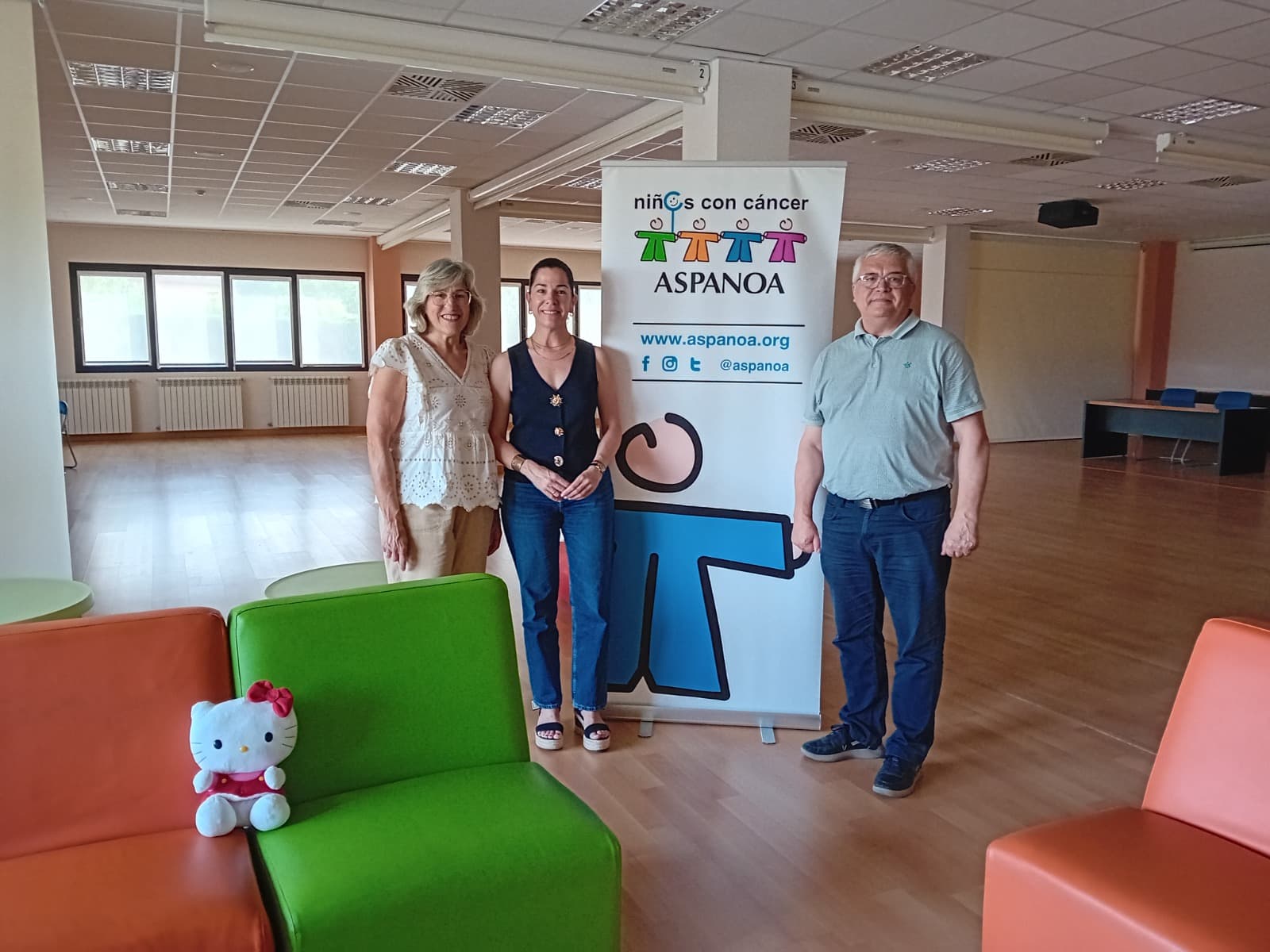 Labarta, Ibort y Acín durante la visita realizada a la Casa de Aspanoa en Almudévar