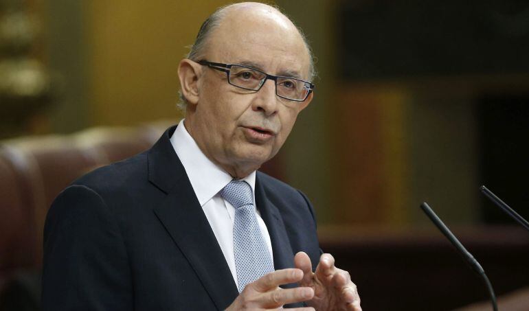 El ministro de Hacienda, Cristóbal Montoro, defiende hoy en el Congreso los presupuestos para 2016.