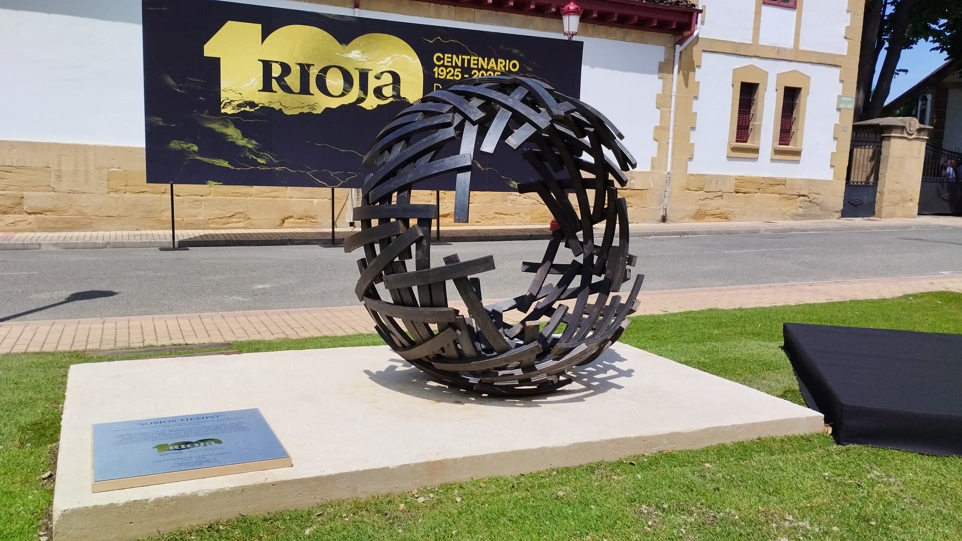 'Somos Tiempo', escultura de José Antonio Olarte por el centenario de Rioja