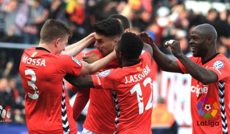 Naranjo celebra un dels seus gols amb els companys.