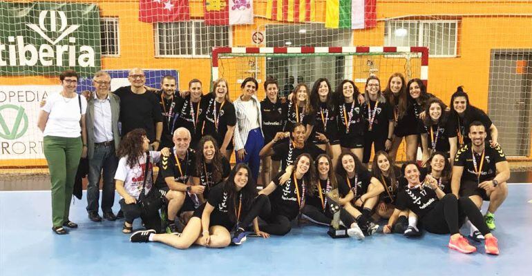 Las chicas del Helvetia vuelven a la máxima categoría del balonmano femenino