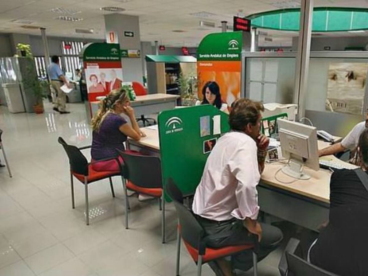 El paro bajó en marzo en Málaga en 3.663 personas por la Semana Santa