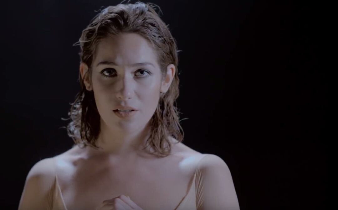 Lola Kirke en una escena del vídeo Sexy Song