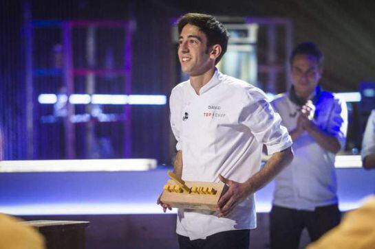 David García con su trofeo de ganador de &#039;Top Chef 2&#039;