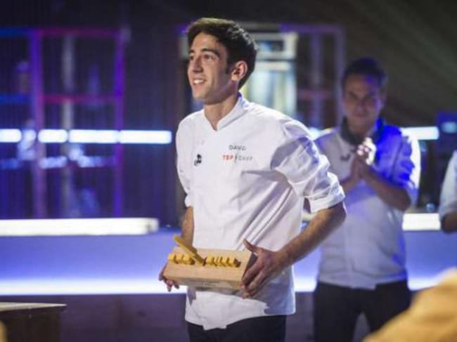 David García con su trofeo de ganador de 'Top Chef 2'