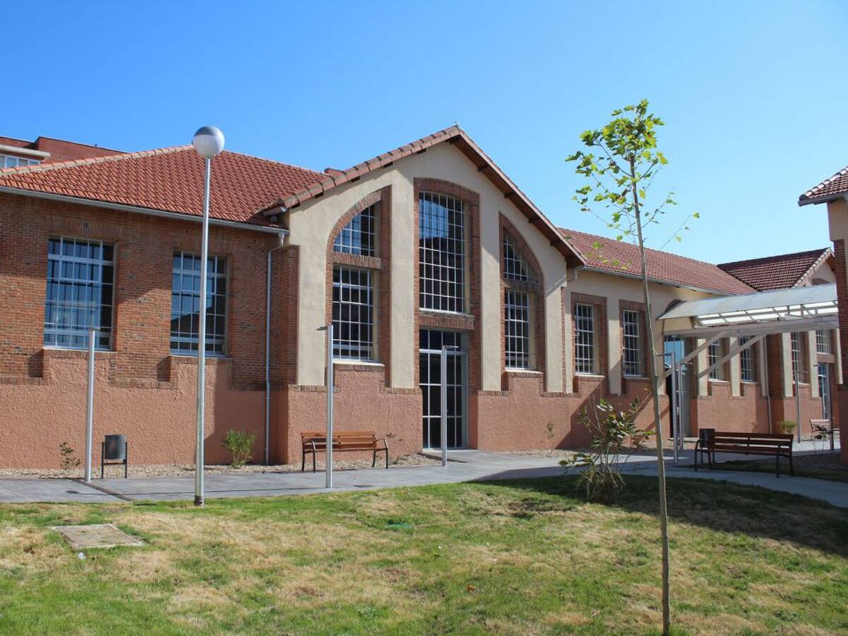 El Ayuntamiento cederá a la Junta el Centro de Adultos en el edificio del antiguo matadero