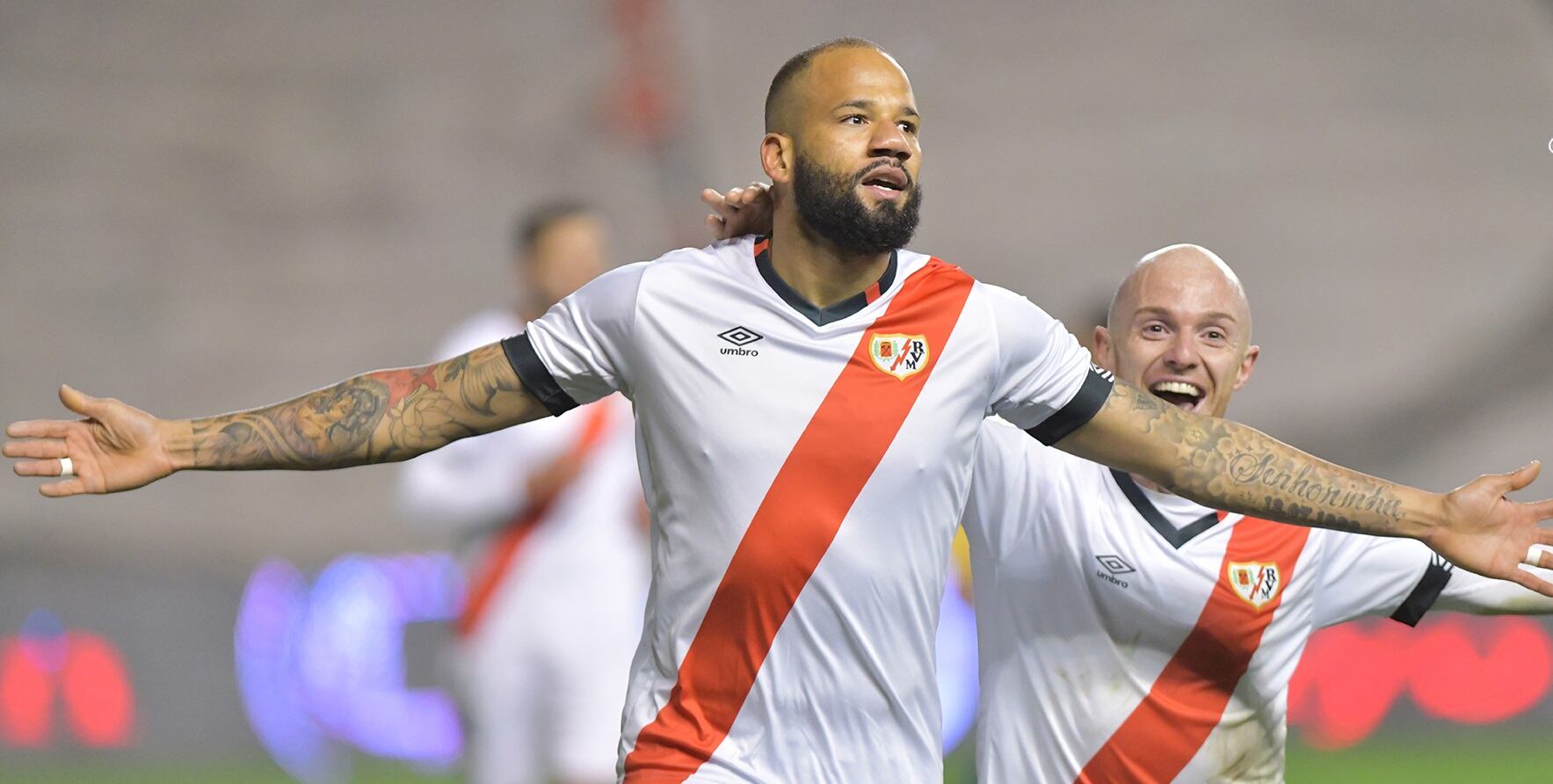 Bebé celebra un gol con el Rayo Vallecano