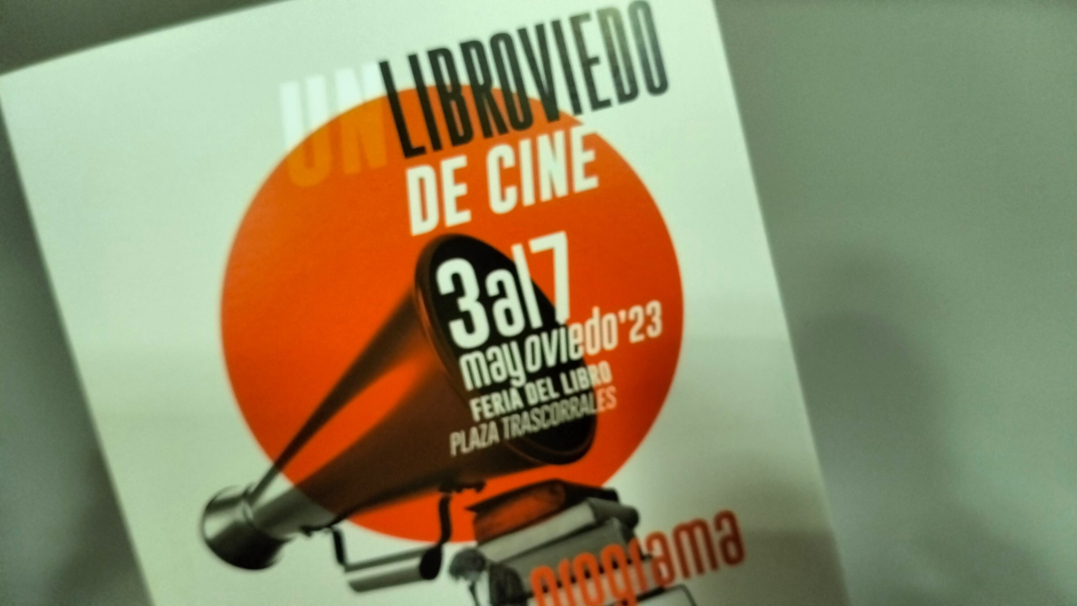 Portada del programa de mano que recoge todas las actividades de &quot;LibrOviedo 2023&quot;