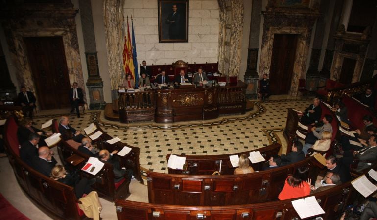 Pleno del Ayuntamiento que ha aprobado por unanimidad la puesta en marcha de una comisión de investigación para esclarecer la presunta trama de blanqueo de dinero que afecta al grupo popular