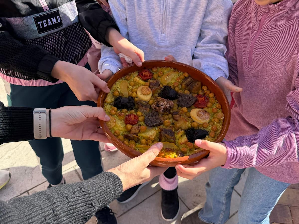 Otos celebra el Dijous de Casoletes, una tradición gastronómica y festiva que une a todo el pueblo