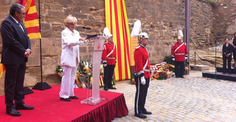 Ofrena institucional de l&#039;Ajuntament de Lleida al costat de la fossa del pont llevadís de la Seu Vella.