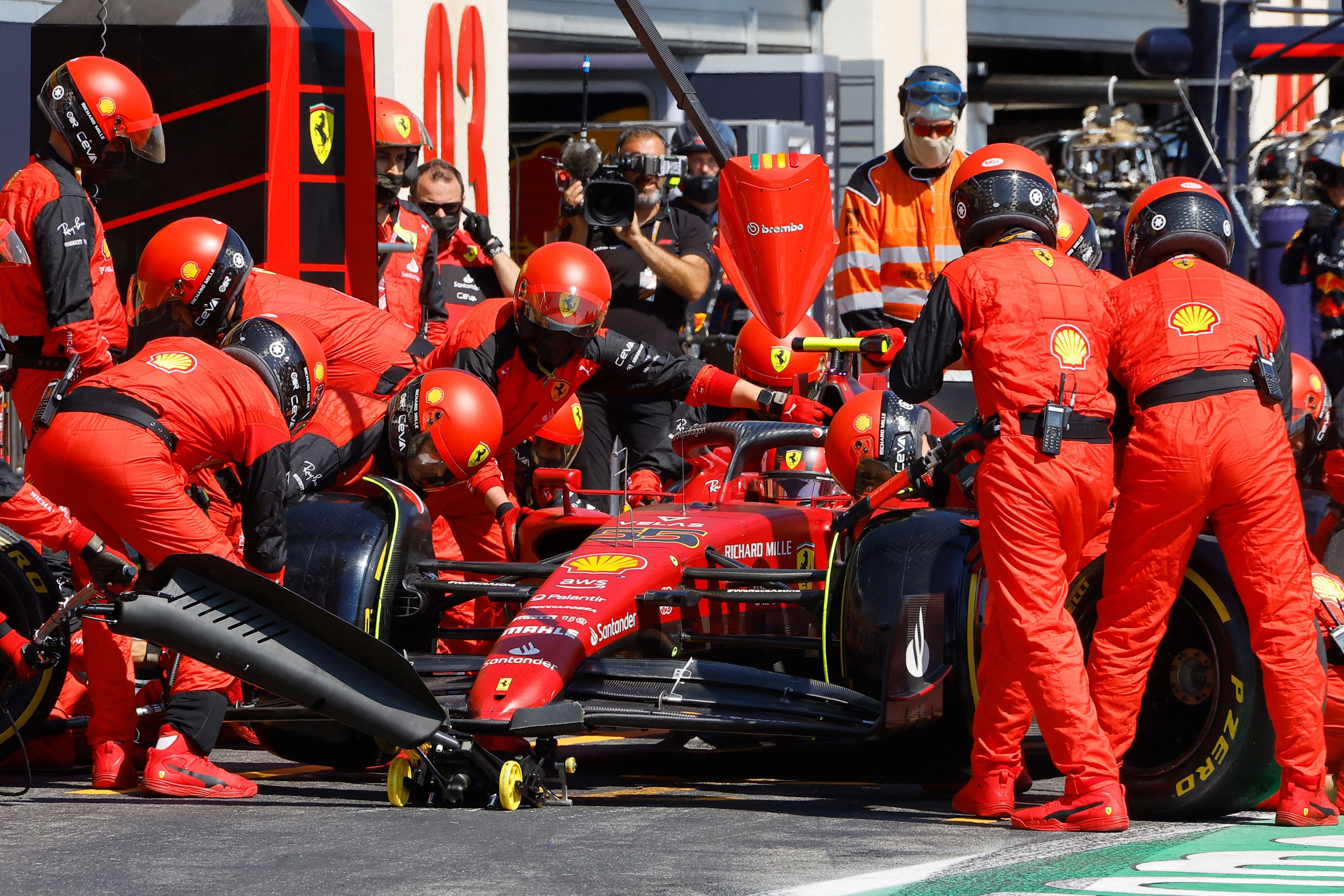 Las paradas en boxes condenaron la remontada de Sainz