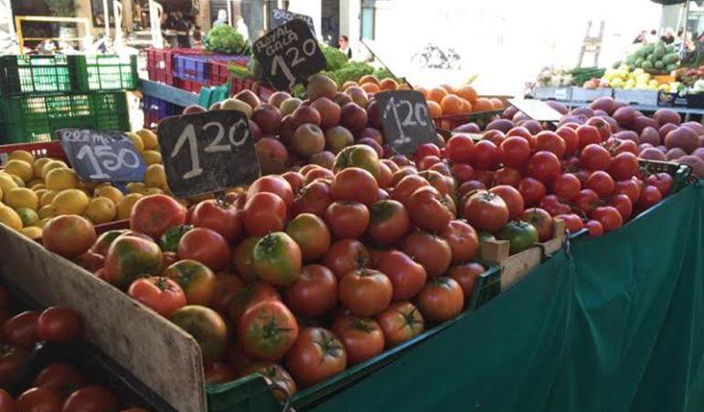 El tomate es uno de los reyes de la mesa en verano, presente en infinidad de platos 