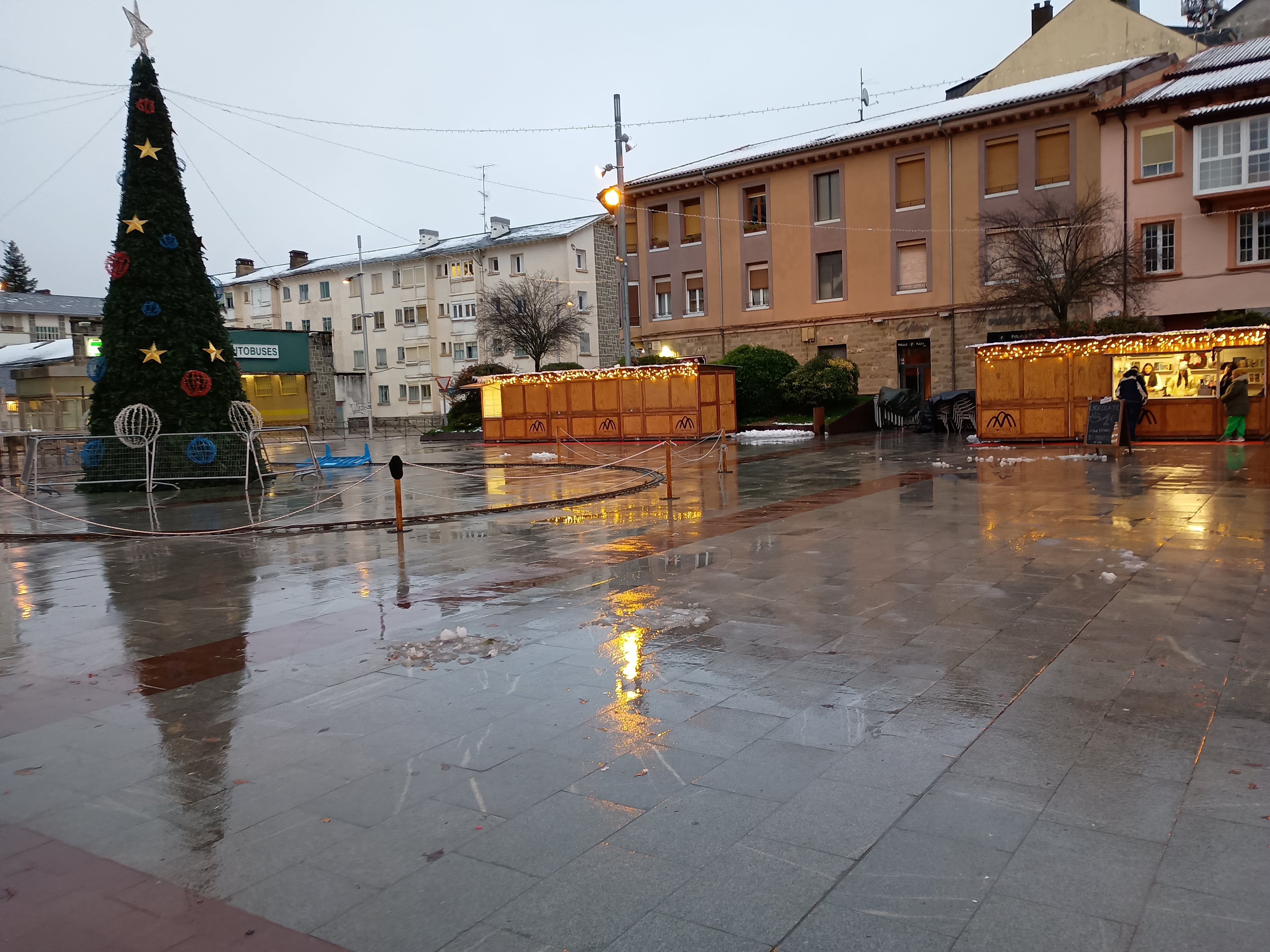 Así estaban las calles de Jaca tras la nevada