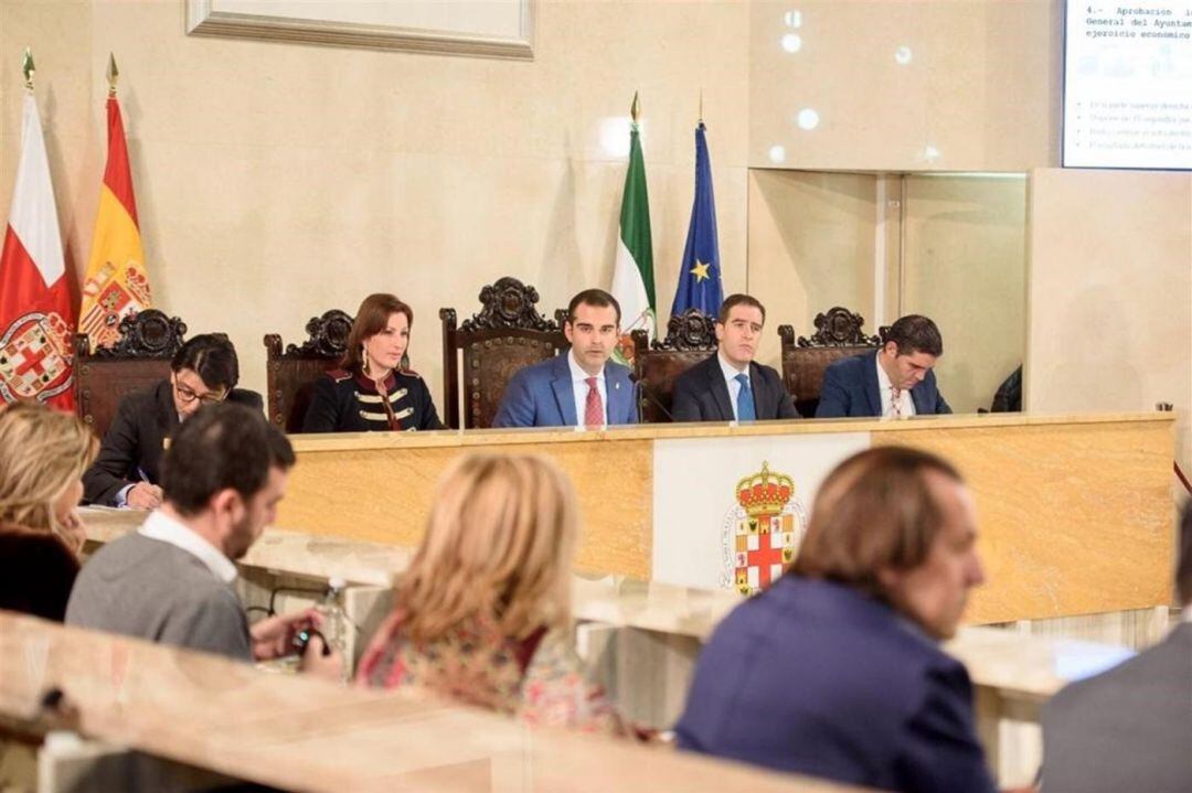 El PP salva el presupuesto copn la ex edil de Ciudadanos.