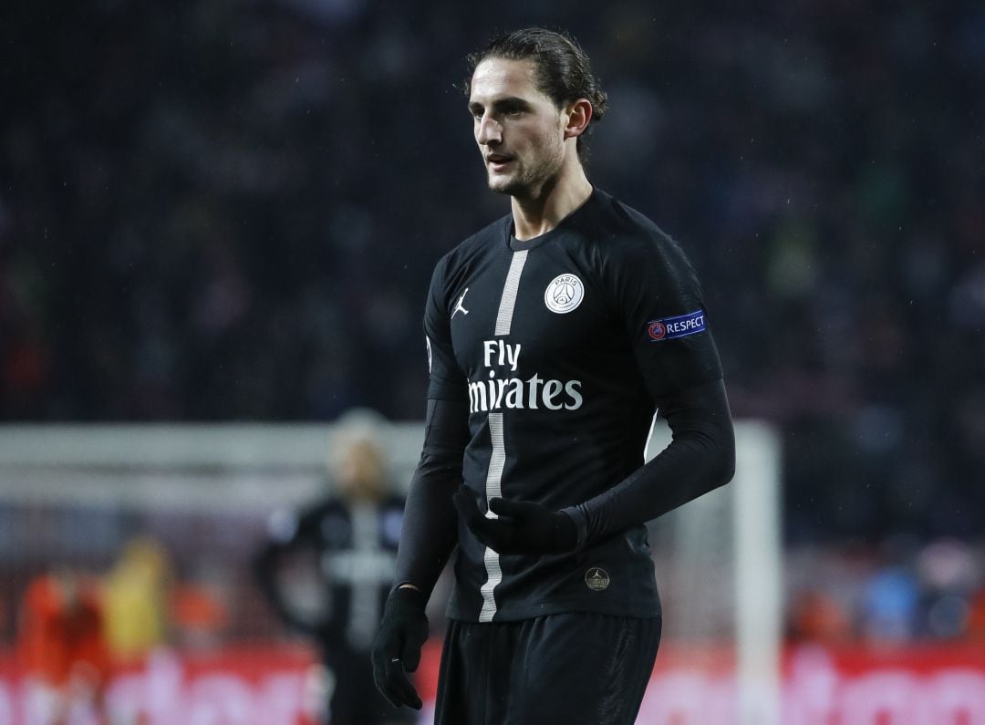 Rabiot durante el partido de Champions del PSG en Belgrado