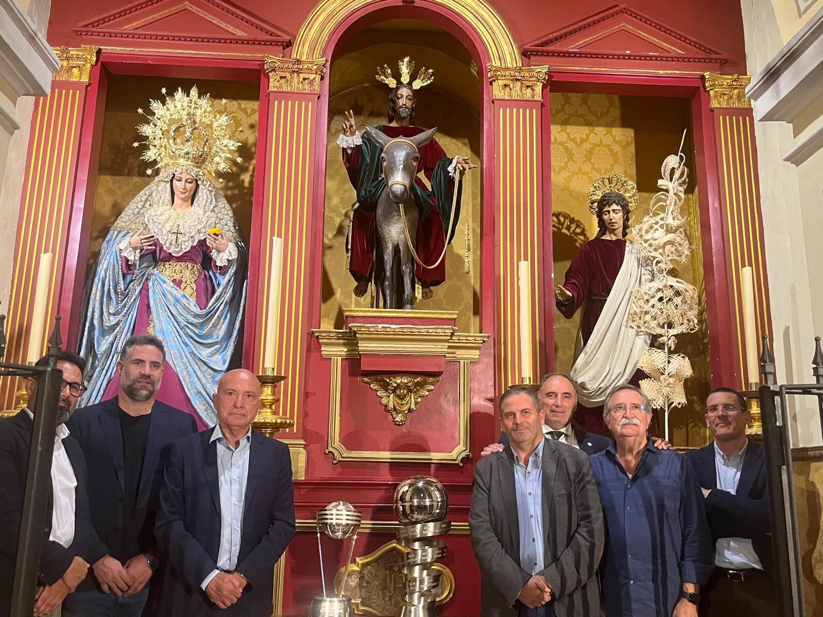 Los miembros del Unicaja en la Iglesia de San Agustín