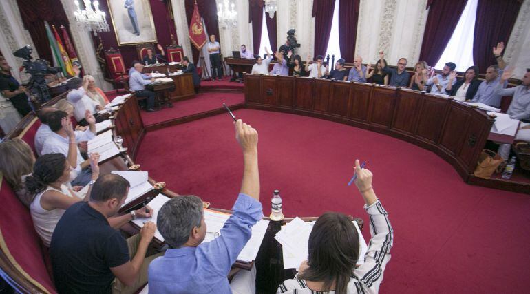 Imagen del pleno del Ayuntamiento de Cádiz