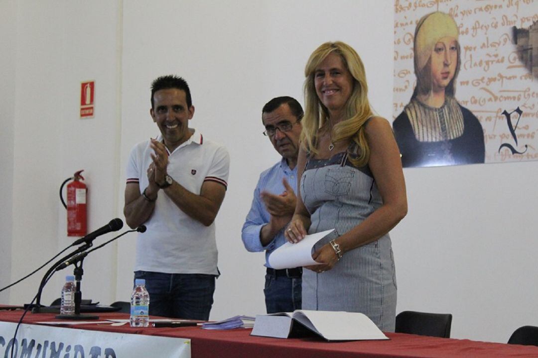 El nuevo presidente de la Mancomunida junto al secretario y vicepresidenta de la mismad