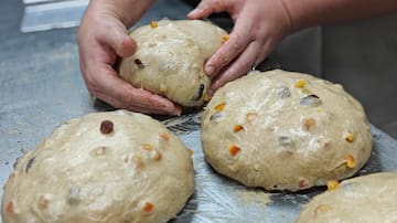 Iana es ucraniana y hace el mejor 'panettone' de España en un pueblo de 800 habitantes