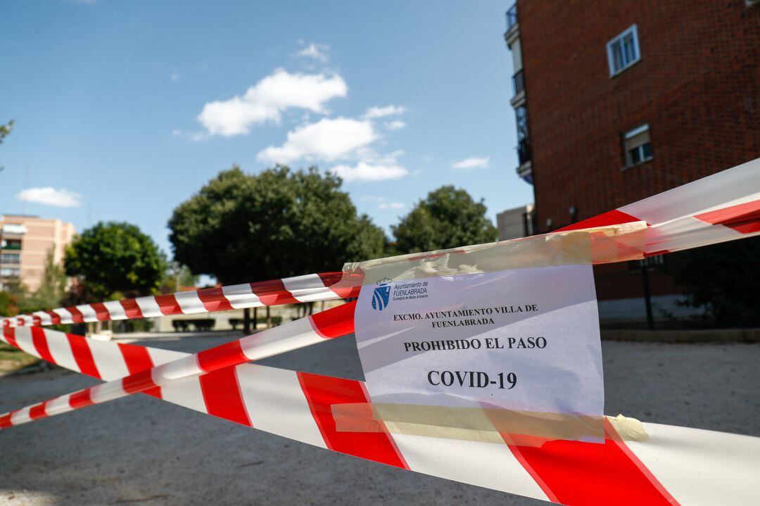 Las zonas de movilidad restringida tienen cerrados los parques, como es el caso de este de Fuenlabrada.