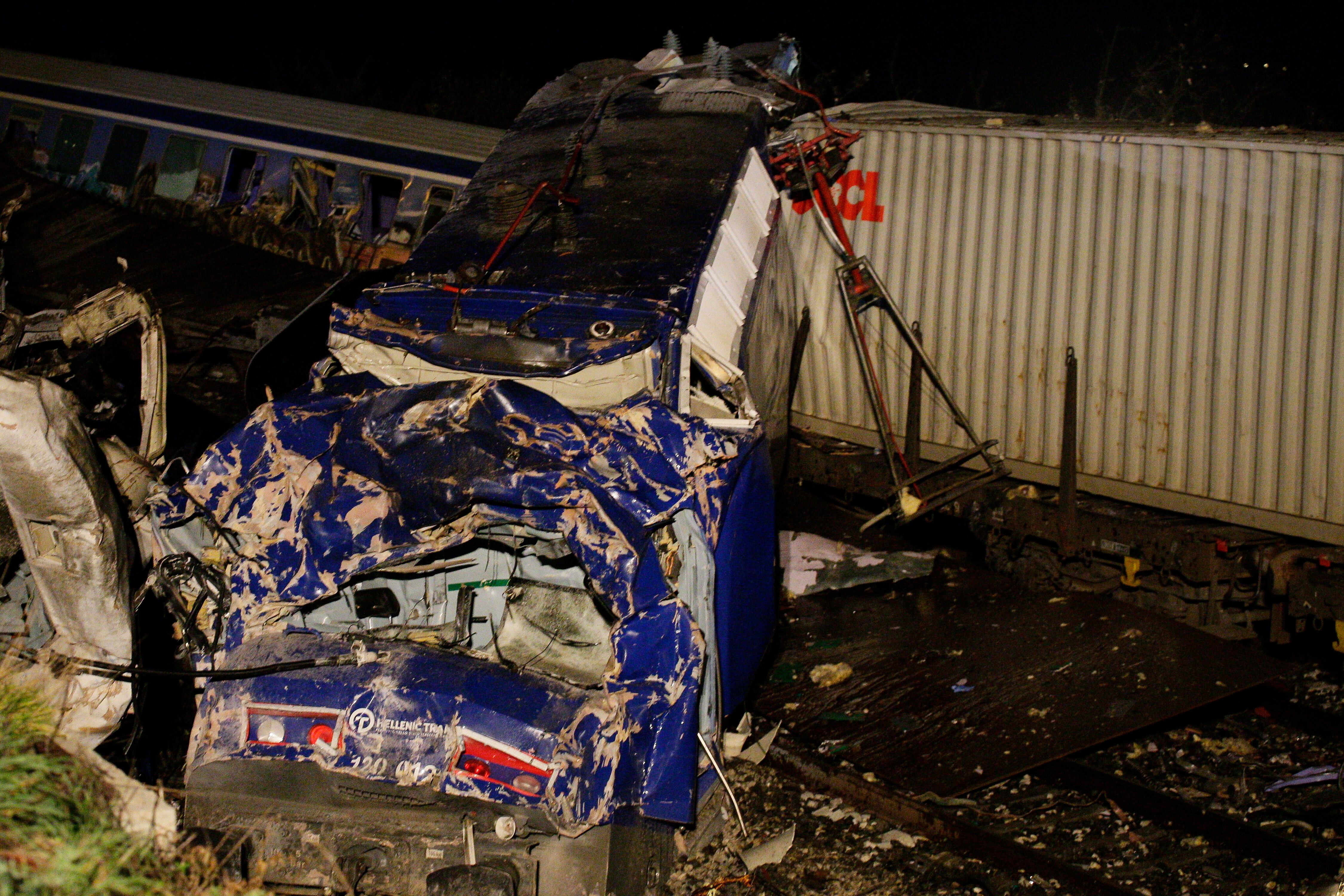 Estado de uno de los vagones del tren siniestrado. (Grecia, Atenas, Salónica) EFE/EPA/ACHILLEAS CHIRAS