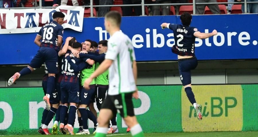 El Eibar, celebrando la remontando.