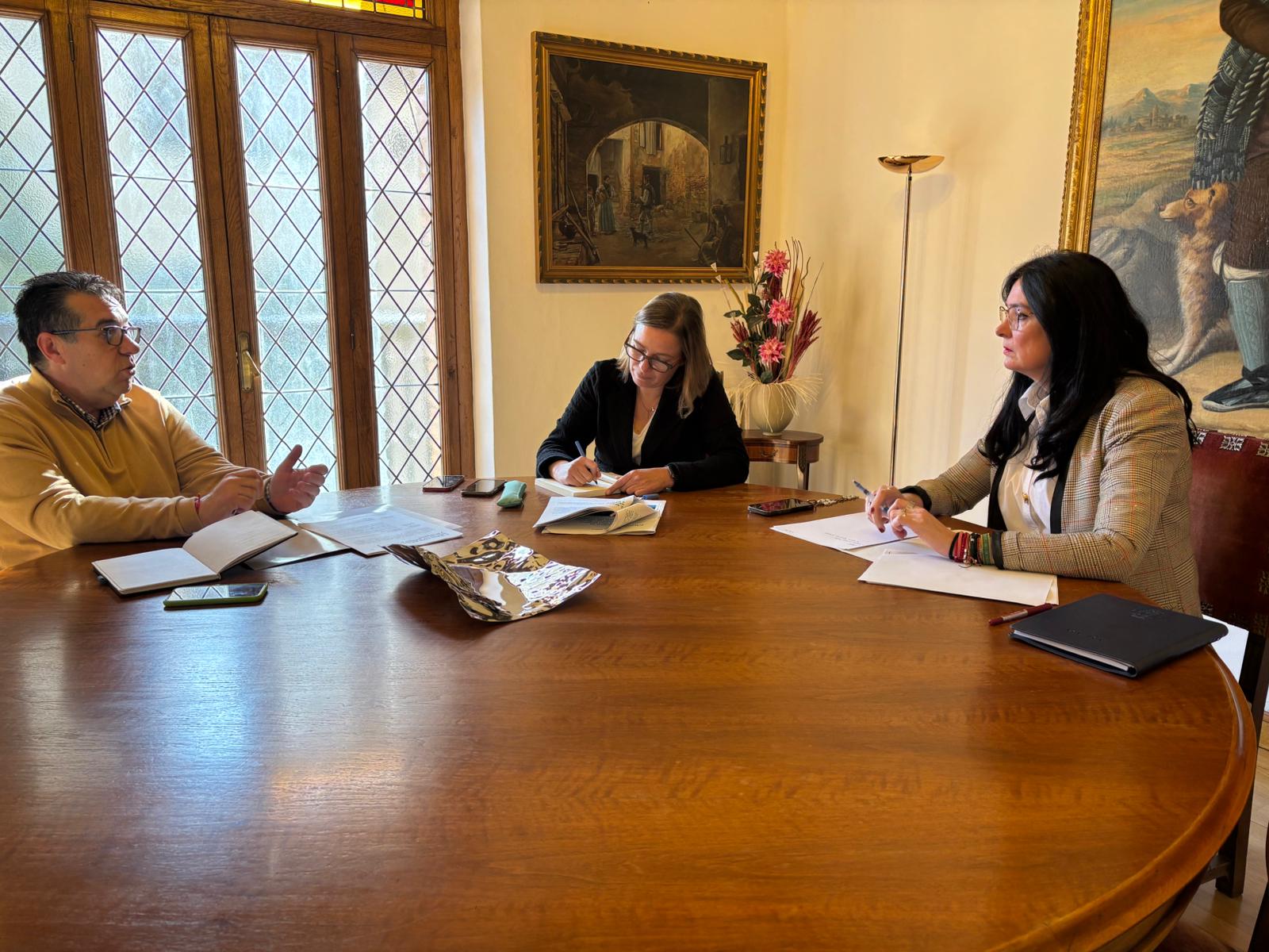 Reunión Ayuntamiento-CEOE Cepyme Huesca de este martes