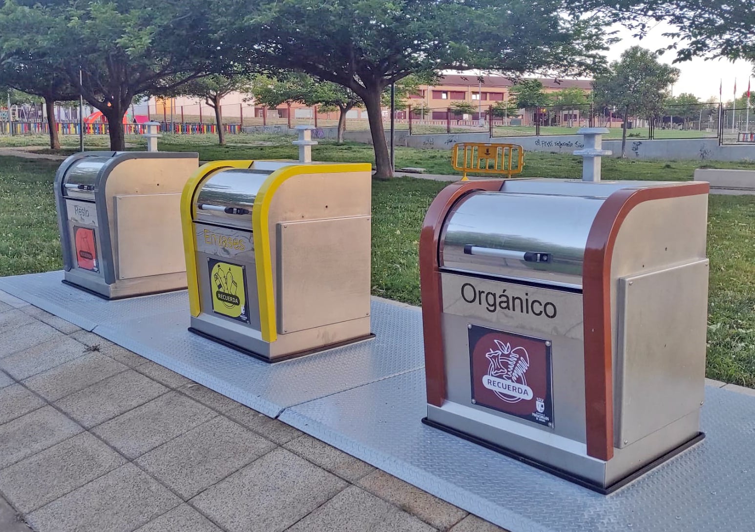 La instalación de contenedores soterrados en Miramadrid finalizará en las próximas semanas